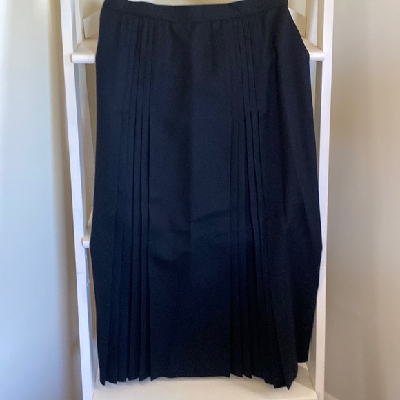 Classic Black Wool Skirt-fully lined - Picture 3 of 6